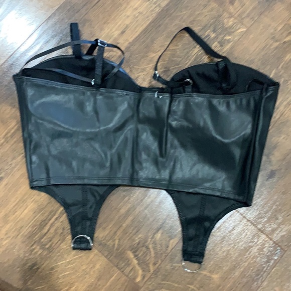 New Love J spaghetti strap PU leather bustier hook top - Picture 2 of 3
